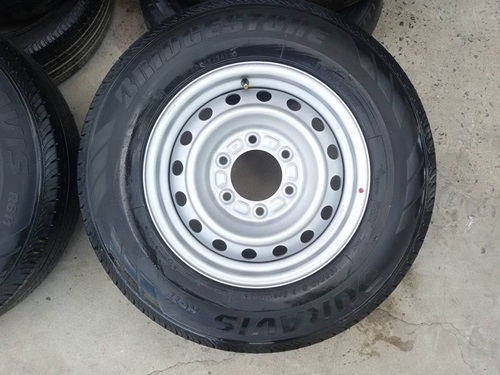 ขายล้อกะทะ15 6รู ยาง195R15 4 ล้อ 4000 ขายล้อกะทะ15 6รู ยาง195R15 4 ล้อ 4000