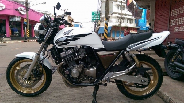 ขายคับ HONDA CB400 ปี93 สีสวยพึงเก็บงานมาใหม่คับ ท่อแต่งทั้งเส้น แฮนด์บาร์ กันล้ม กระจกแต่ง ยางหน้าหลังโซ่สเตอเต็ม อินวอยส์ สรรพสามิตร ราคา 58500 บาท ส่งได้ทั่วไทยคับ สนใจติดต่อ 081-0578282 FACEBOOK ชาญณรงค์ ป๊อป ชัยอมฤต ไอดีไลน์ POPBIGBIKESAKON คับ สนใจร