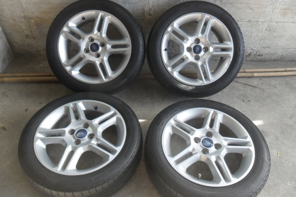 ล้อแม็ก16นิ้ว 4รู100 ฟอด พร้อมยาง สวยๆ 4 ล้อราคา 5700 บาท