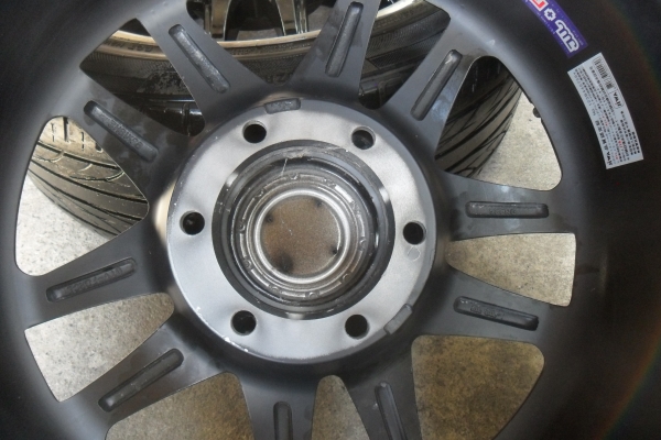 ล้อแม็ก 18นิ้ว 6รู พร้อมยาง สวยๆ 4 ล้อ 8500 บาท