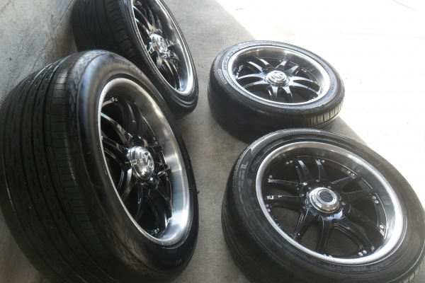 ล้อแม็ก 18นิ้ว 6รู พร้อมยาง สวยๆ 4 ล้อ ราคา 8500 บาท