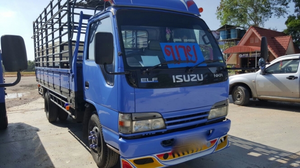 รถอีซูซู 6 ล้อรั้ว NKR 130 แรงม้า. ปี 47   สนใจติดต่อ  081 - 6079515