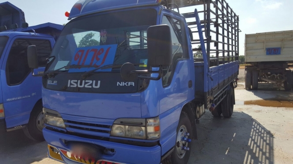 รถอีซูซู 6 ล้อรั้ว NKR 130 แรงม้า. ปี 47   สนใจติดต่อ  081 - 6079515