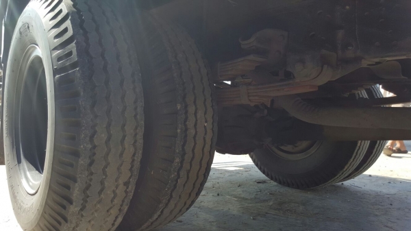 รถอีซูซู 6 ล้อรั้ว NKR 130 แรงม้า. ปี 47   สนใจติดต่อ  081 - 6079515