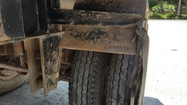 รถอีซูซู 6 ล้อรั้ว NKR 130 แรงม้า. ปี 47   สนใจติดต่อ  081 - 6079515