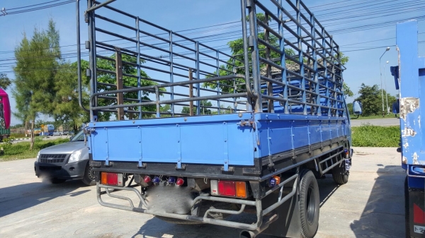 รถอีซูซู 6 ล้อรั้ว NKR 130 แรงม้า. ปี 47   สนใจติดต่อ  081 - 6079515