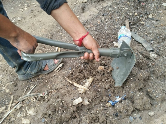 ขาย พลั้วสนาม เหล็กอย่างดี พับเก็บได้ พกพาสะดวก เป็นได้ทั้ง พลั้ว และจอบ ของใหม่ นำเข้า ขาย พลั้วสนาม เหล็กอย่างดี พับเก็บได้ พกพาสะดวก เป็นได้ทั้ง พลั้ว และจอบ ของใหม่ นำเข้า