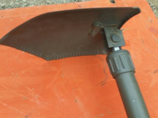 ขาย พลั้วสนาม เหล็กอย่างดี พับเก็บได้ พกพาสะดวก เป็นได้ทั้ง พลั้ว และจอบ ของใหม่ นำเข้า ขาย พลั้วสนาม เหล็กอย่างดี พับเก็บได้ พกพาสะดวก เป็นได้ทั้ง พลั้ว และจอบ ของใหม่ นำเข้า