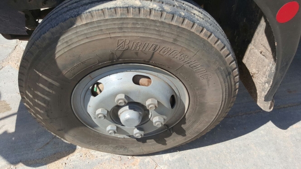 รถอิซูซุ 6 ล้อ ติดเครน FRR 200 แรงม้า  ปี 54.    สนใจติดต่อ  081 - 6079515