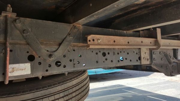 รถอิซูซุ 6 ล้อ ติดเครน FRR 200 แรงม้า  ปี 54.    สนใจติดต่อ  081 - 6079515