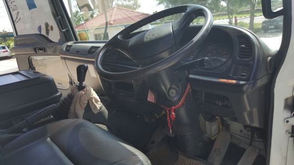 รถอิซูซุ 6 ล้อ ติดเครน FRR 200 แรงม้า  ปี 54.    สนใจติดต่อ  081 - 6079515