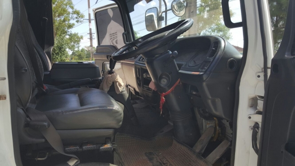 รถอิซูซุ 6 ล้อ ติดเครน FRR 200 แรงม้า  ปี 54.    สนใจติดต่อ  081 - 6079515