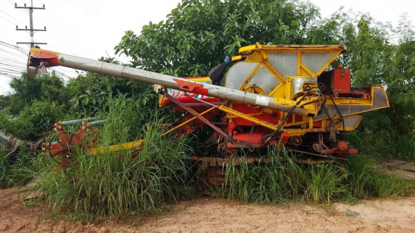 ขายรถเกี่ยวข้าว ไอ้หนุ่มเจ้าพลัง เครื่อง 6HE1 195 แรงม้า ราคามาคุยกันหน้างานครับ