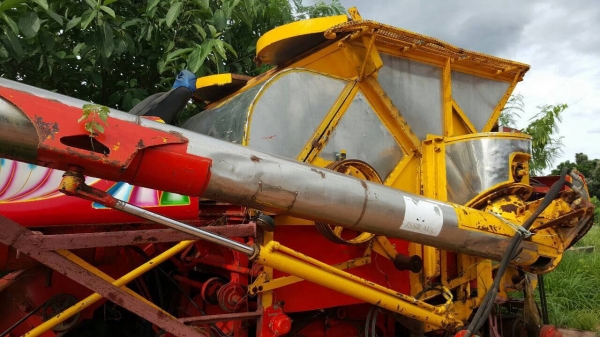 ขายรถเกี่ยวข้าว ไอ้หนุ่มเจ้าพลัง เครื่อง 6HE1 195 แรงม้า ราคามาคุยกันหน้างานครับ