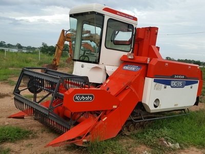 รถเกี่ยวนวดข้าว KUBOTA DC 1SU มีตู้เก๋ง สภาพ 90\% ผ่านการใช้ งานมาน้อย เก่าญี่ปุ่นแท้ รถเกี่ยวนวดข้าว KUBOTA DC 1SU มีตู้เก๋ง สภาพ 90\% ผ่านการใช้ งานมาน้อย เก่าญี่ปุ่นแท้