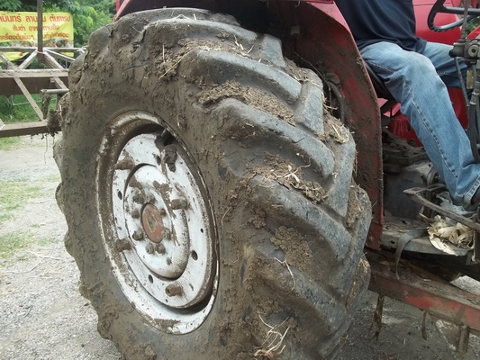 รถไถ แมสซี่ ด่วนนนนน สภาพสวย อยู่เพชรบูรณ์ 085 830 5253