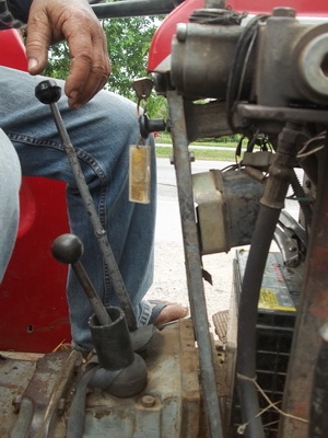 รถไถ แมสซี่ ด่วนนนนน สภาพสวย อยู่เพชรบูรณ์ 085 830 5253