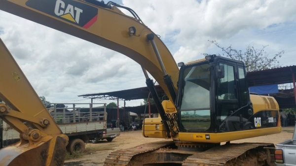 ขายรถแม็คโคร   รุ่น  320 GC