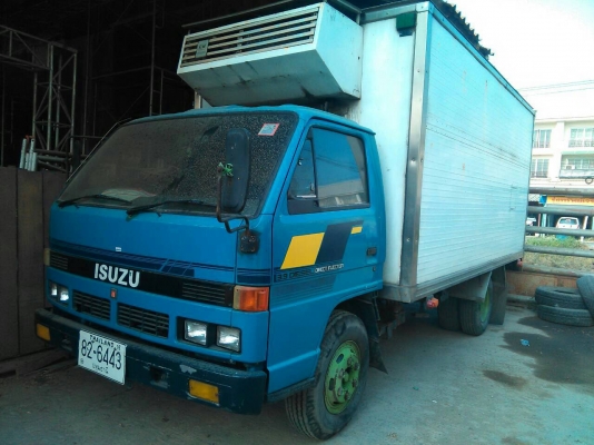 หกล้อ อีซูชุ NPR115 เกียร์สั่น บรรทุกตู้เย็น สภาพดีสวยจัดบางเดิมทั้งคัน ทะเบียนพร้อมโอน