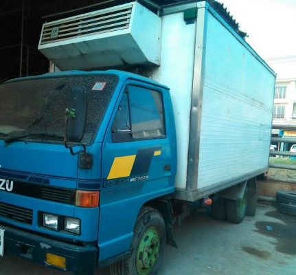 หกล้อ อีซูชุ NPR115 เกียร์สั่น บรรทุกตู้เย็น สภาพดีสวยจัดบางเดิมทั้งคัน ทะเบียนพร้อมโอน