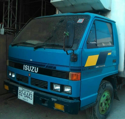 หกล้อ อีซูชุ NPR115 เกียร์สั่น บรรทุกตู้เย็น สภาพดีสวยจัดบางเดิมทั้งคัน ทะเบียนพร้อมโอน