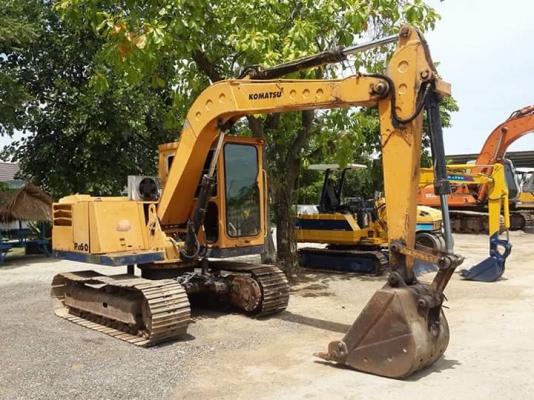 รถขุด KOMATSU PC60 กระบอกดำ