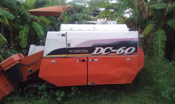 ขายรถเกี่ยวข้าว คูโบต้า รุ่น DC 60  ปี 2554