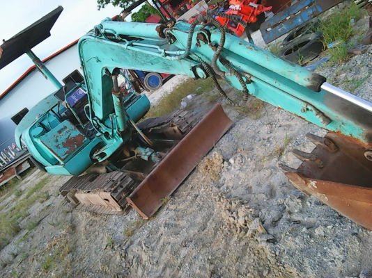 ขายแบ็คโฮ  KOMATSU   PC30-7 ใช้งานได้ราคาถูกๆ