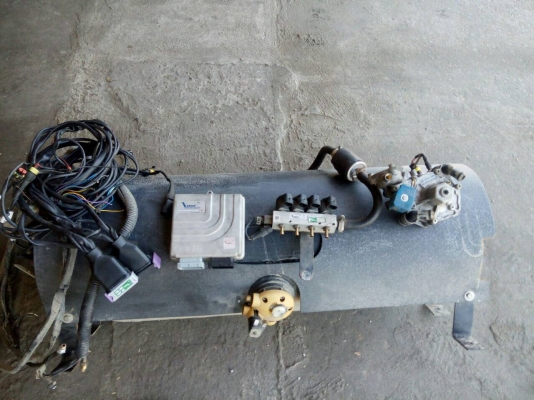 ชุดแก๊สหัวฉีด versus ถัง48 ลิตรสภาพสวย