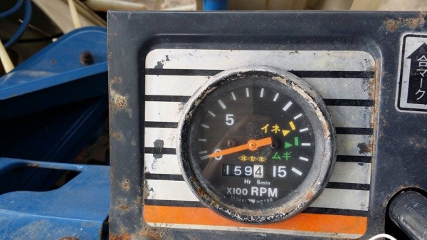 นำเข้าจากญี่ปุ่น รถเกี่ยวข้าวพร้อมนวดข้าวในตัว แบบนั่งขับ เก่าญี่ปุ่น ISEKI  รุ่น 1400 สภาพดี