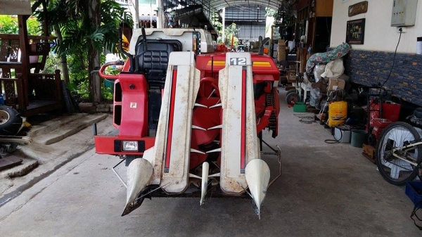 นำเข้าจากญี่ปุ่น รถเกี่ยวข้าวพร้อมนวดข้าวในตัว แบบนั่งขับ เก่าญี่ปุ่น MITSUBISHI รุ่น FC12  สภาพสวย