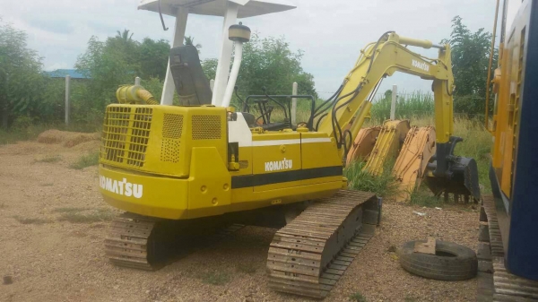 ขายKOMATSU PC40-6 พร้อมใช้ ติดต่อได้ คุณ อ๊อฟ พิจิตร 086-737-9991