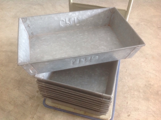 ขายกะบะเหล็กใหญ่ๆ หนาๆ หนักๆ ใส่เครื่องมืออุปกรณ์ หรือของเหลวได้ ขายใบละ