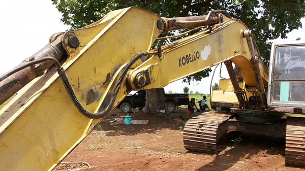 **ดาวน์ 300,000 บ.ต่อรอง/// แบคโฮ KOBELCO MARK-3 SK200 เก๋งเทา **ขายดาวน์ เปลี่ยนสัญญาส่งต่อ KOBELCO SK200 MARK-3 พร้อมใช้งาน HYD.EXCAVATOR KOBELCO MARK-3 SK200 เก๋งเทาแท้ ซีเรียล YN-17338 เครื่องเดิม ปั้มเดิม ไฟฟ้าตัด เทอโบใหม่ เครื่องแน่น ปั้มแรง ทำงานด