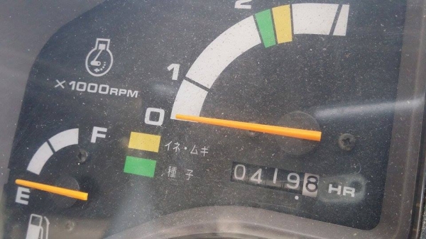 นำเข้าจากญี่ปุ่น รถเกี่ยวข้าวพร้อมนวดข้าวในตัว แบบนั่งขับ เก่าญี่ปุ่น MITSUBISHI  รุ่น  VG65 สภาพสวย