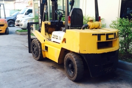 ขายรถยกโฟร์คลิฟท์ ยี่ห้อ TCM 3.5 ตัน. ดีเซล ยกสูง 3 เมตร ขายรถยกโฟร์คลิฟท์ ยี่ห้อ TCM 3.5 ตัน. ดีเซล ยกสูง 3 เมตร