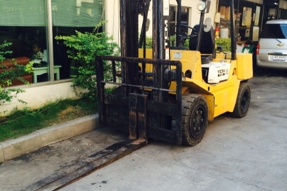 ขายรถยกโฟร์คลิฟท์ ยี่ห้อ TCM 3.5 ตัน. ดีเซล ยกสูง 3 เมตร ขายรถยกโฟร์คลิฟท์ ยี่ห้อ TCM 3.5 ตัน. ดีเซล ยกสูง 3 เมตร