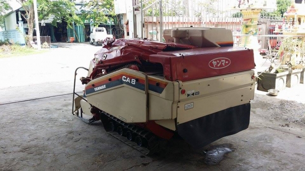 นำเข้าจากญี่ปุ่น รถเกี่ยวข้าวพร้อมนวดข้าวในตัว แบบนั่งขับ เก่าญี่ปุ่น YANMAR   รุ่น CA8 (2)  รถพร้อมใช้งาน