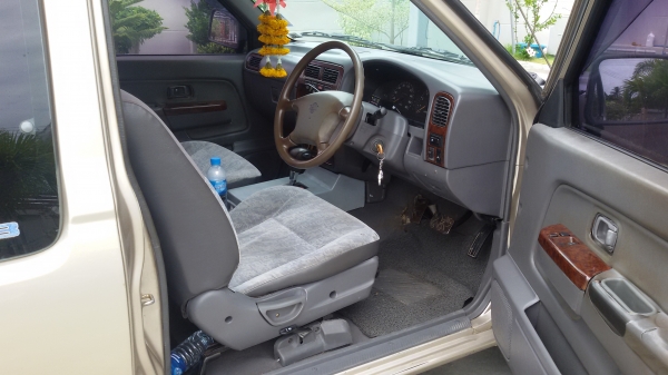 ต้องการขายรถนิสันแคป ทำมาหากินได้เลยแอร์หนาว