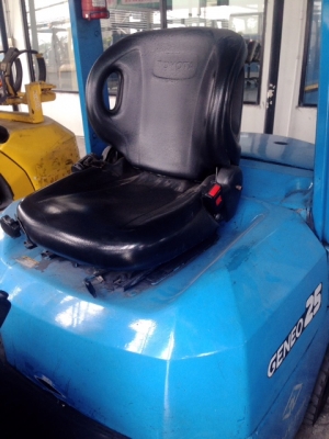 รถฟอร์คลิฟต์ 2.5 ตัน Toyota 02-7FD25 สนใจโทร. 080-6565422 (หนิง)