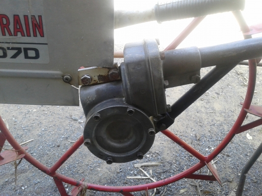 รถชักร่องน้ำนา