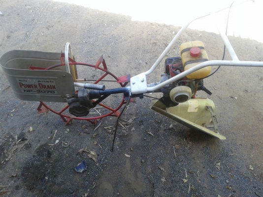 รถชักร่องน้ำนา