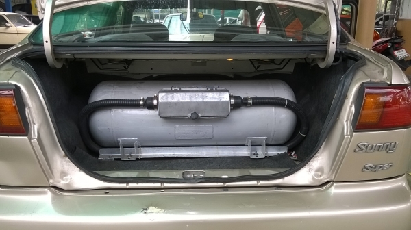 nissan  sunny  ปี 1997 เครื่อง1.6 เกียร์ออโต้ ติดแก็ซ lpg พร้อมใช้งาน