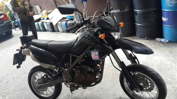 ขาย Kawasaki D-Tracker 125 ปี 56 สภาพเครื่องดี,ชุดสีดี ไม่มีสติ๊กเกอร์ เล่มพร้อมโอน ขาย Kawasaki D-Tracker 125 ปี 56 สภาพเครื่องดี,ชุดสีดี ไม่มีสติ๊กเกอร์ เล่มพร้อมโอน