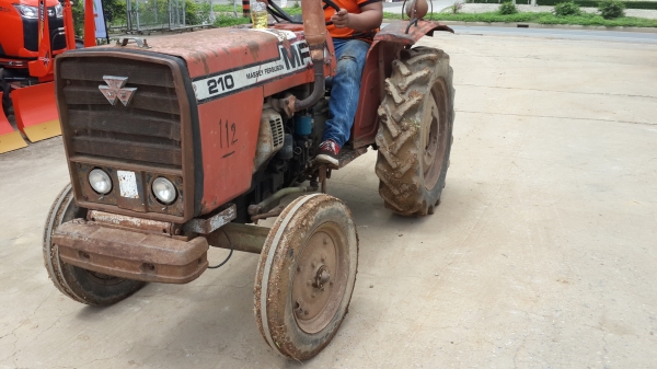 ขายรถเก่านอกแมสซี่210 + คูโบต้าเก่านอกL3001