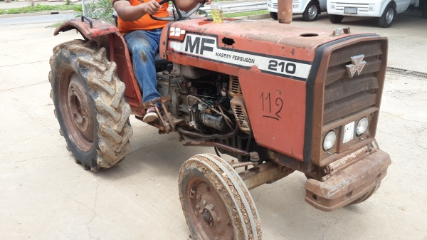 ขายรถเก่านอกแมสซี่210 + คูโบต้าเก่านอกL3001