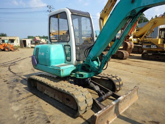 กำลังจะลงเรือจากญี่ปุ่นครับ KOMATSU PC40-7 มีเก๋ง 086-303-9797 กู๋อ๋า