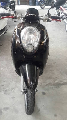 ขาย HONDA Scoopy i ปี 53 สภาพเครื่องดี,ชุดสีดี มีรอยบังโคลนหน้า เล่มพร้อมโอน ขาย HONDA Scoopy i ปี 53 สภาพเครื่องดี,ชุดสีดี มีรอยบังโคลนหน้า เล่มพร้อมโอน