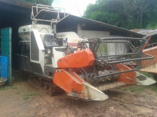 ขายรถเกี่ยวข้าวKUBOTA DC60 สภาพดีคอดี ตู้ช่วงล่างดี เครื่องดีพร้อมลุยงาน