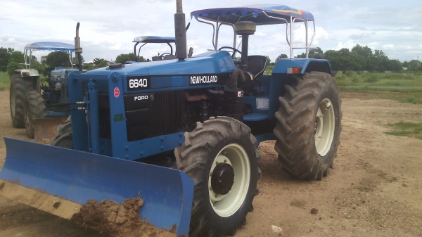 ขาย   รถไถFORD  6640สองเพลาคานหน้าNEWHOLLAND  รถปี96เล่มพร้อมโอน0810076640